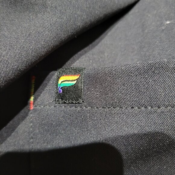 Fabletics Pride 2 Pocket Scrub Top Size L - Picture 2 of 2